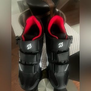 Peloton cycling shoes - in like new condition